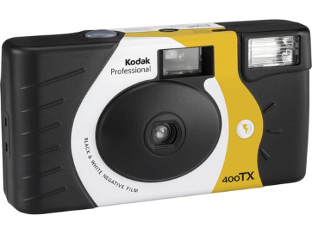 Kodak Tri-X 400 B&W Single-Use Flash Camera (27 Exposures) For Sale